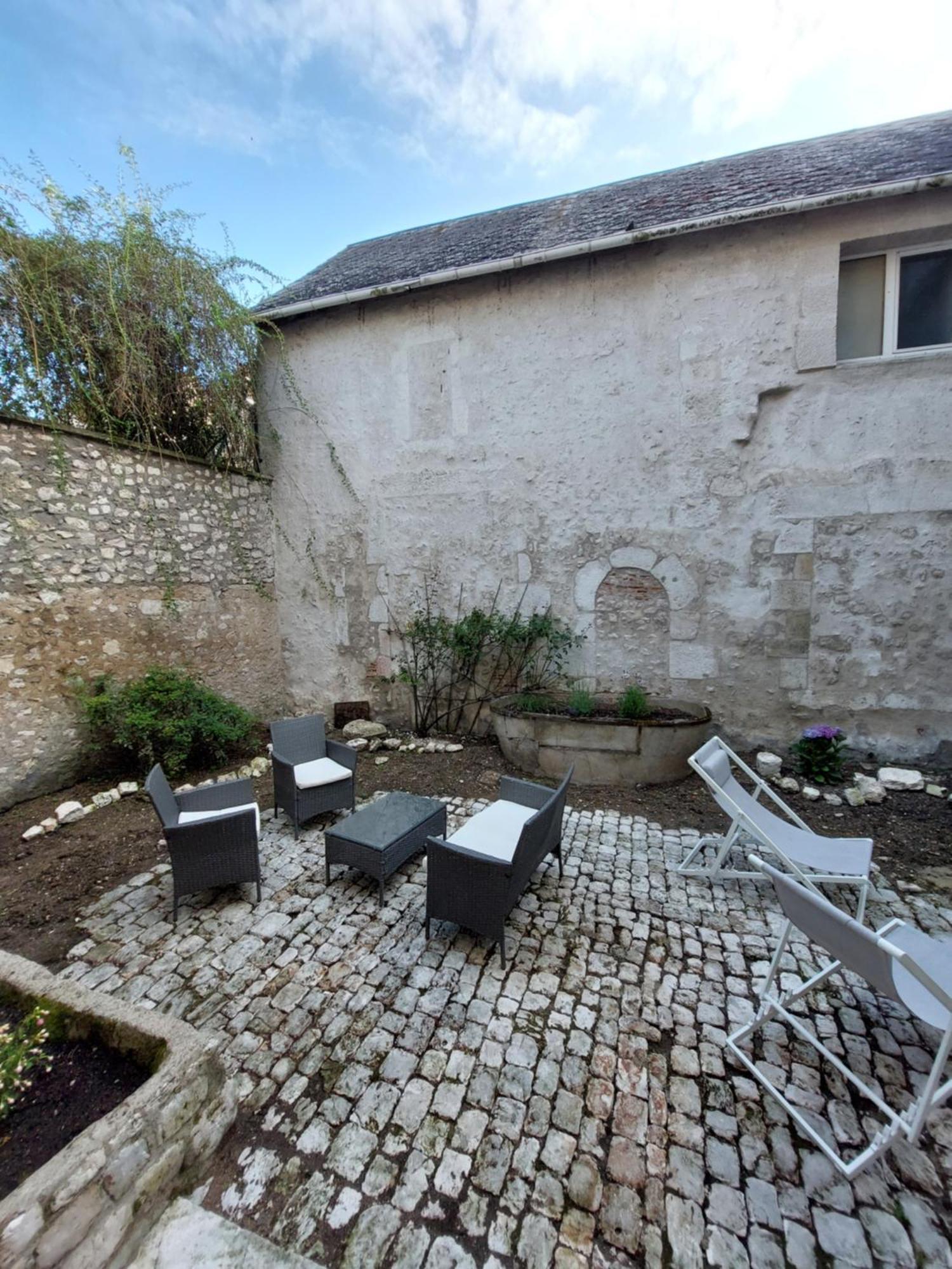 Appartements L'Hirondelle Beaugency Exterior photo